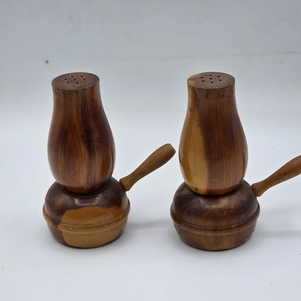 Vintage Hand‎ Turned Wooden Salt Pepper Shakers Set Pikes Peak Colorado Souvenir
